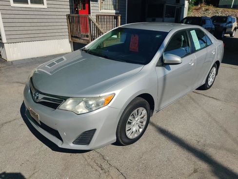 Used 2014 Toyota Camry LE FWD image 2