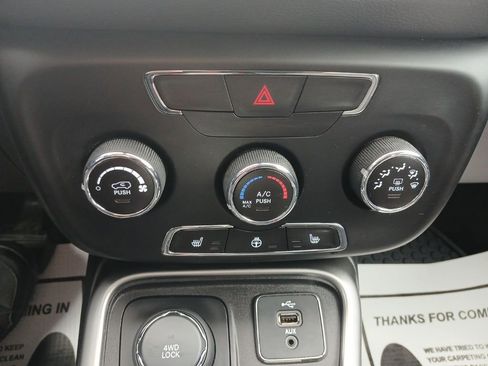 Used 2018 Jeep Compass Latitude w/ Cold Weather Group AWD/4WD image 16