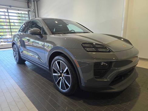 Used 2025 Porsche Macan 4 Electric w/ Premium Package AWD/4WD image 9