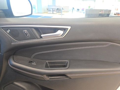 Used 2024 Ford Edge Titanium image 19