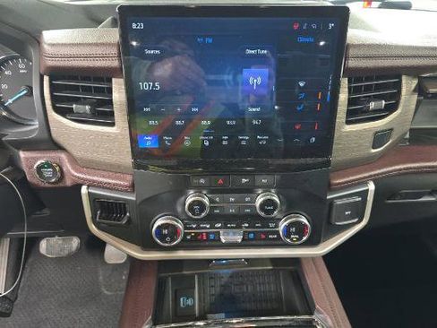 Used 2024 Ford Expedition Limited AWD/4WD image 12