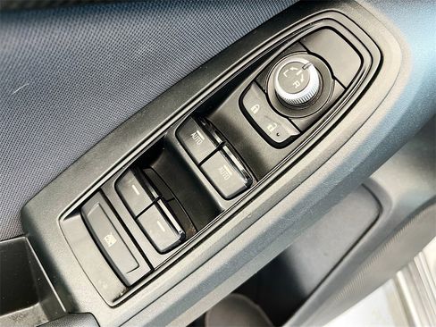 Used 2021 Subaru Crosstrek 2.0i Premium w/ Moonroof Package image 17