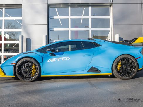 Used 2022 Lamborghini Huracan STO image 4