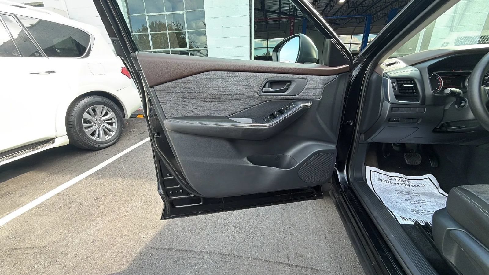 Used 2021 Nissan Rogue S AWD/4WD image 46