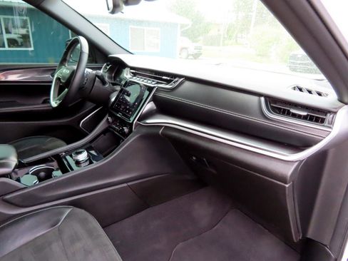 Used 2021 Jeep Grand Cherokee L Laredo image 48