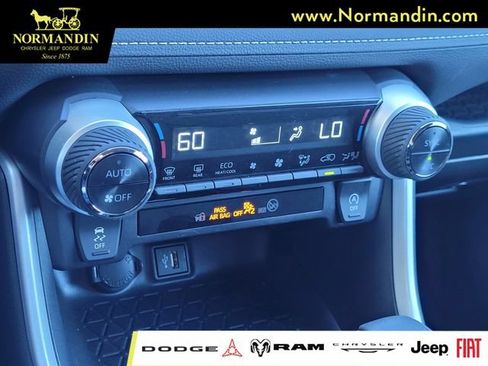 Used 2025 Toyota RAV4 XLE AWD/4WD image 11