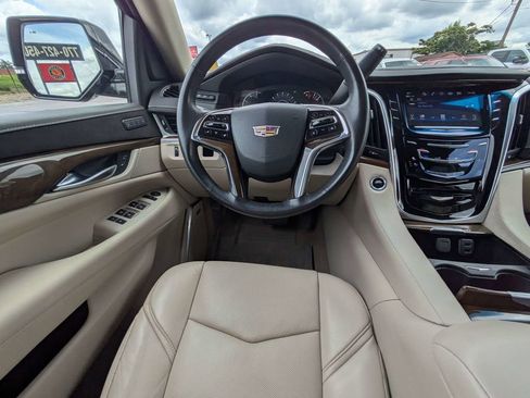Used 2019 Cadillac Escalade Luxury RWD image 15