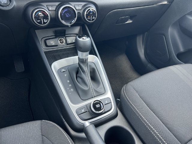 Used 2026 Hyundai Venue SEL FWD image 16