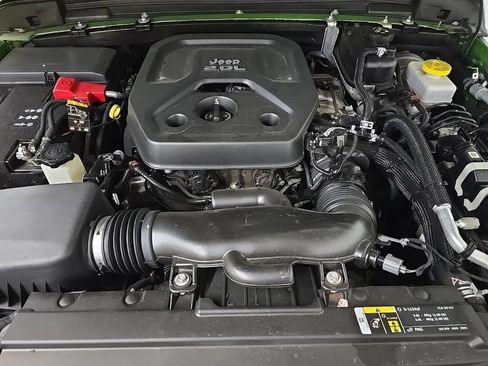 Used 2020 Jeep Wrangler Unlimited Sahara w/ Uconnect 4C Nav & Sound Group AWD/4WD image 12