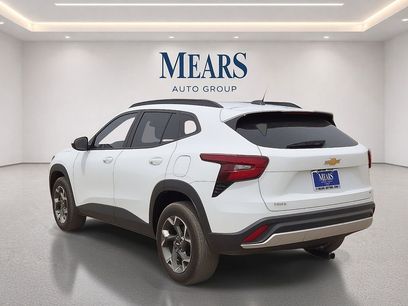 Used 2025 Chevrolet Trax LT w/ Driver Confidence Package