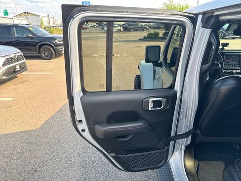 Used 2022 Jeep Wrangler Unlimited Sahara AWD/4WD image 41