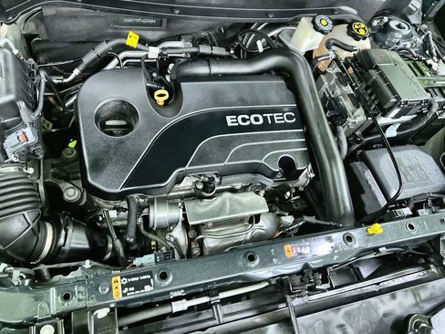 Used 2020 Chevrolet Equinox LT AWD/4WD image 16