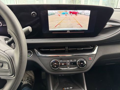 Certified 2025 Buick Envista Preferred w/ Convenience II Package image 10