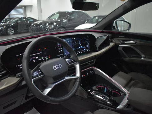 Used 2025 Audi Q5 Premium Plus w/ Premium Plus AWD/4WD image 11