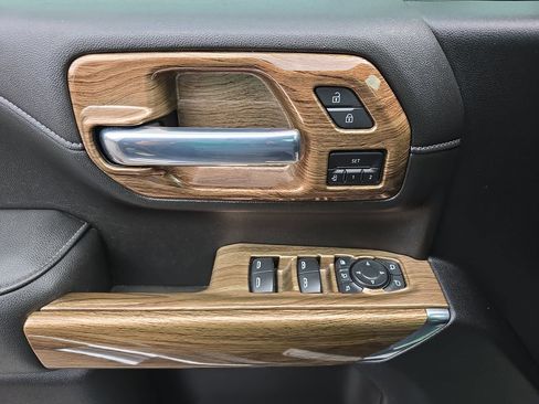 Used 2021 Chevrolet Silverado 2500 LTZ w/ Z71 Chrome Sport Edition image 32