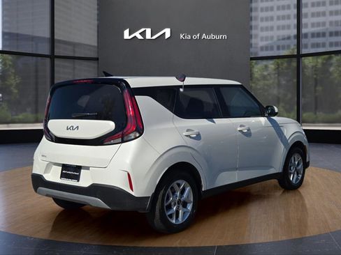 Used 2025 Kia Soul LX w/ LX Technology Package image 7