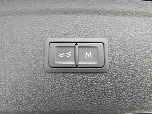 Used 2022 Audi Q5 2.0T Premium w/ Convenience Package image 13