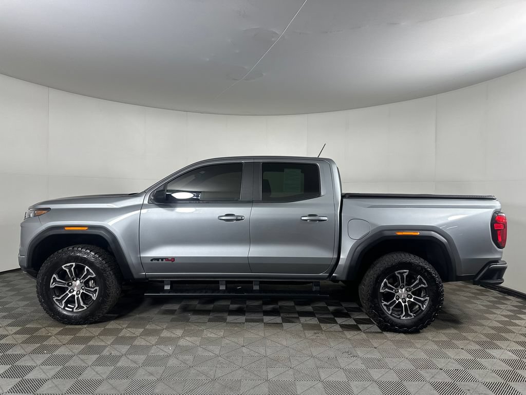 Used 2024 GMC Canyon AT4 AWD/4WD image 2