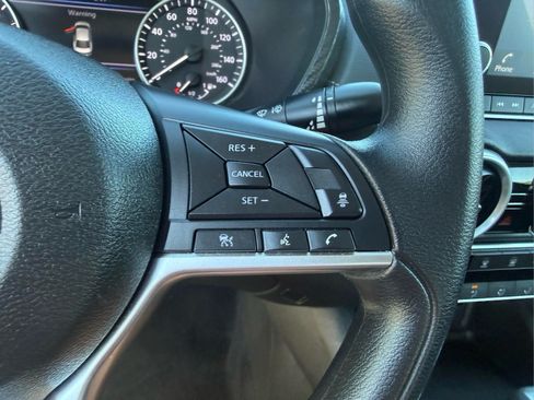 Used 2024 Nissan Sentra SV FWD image 30