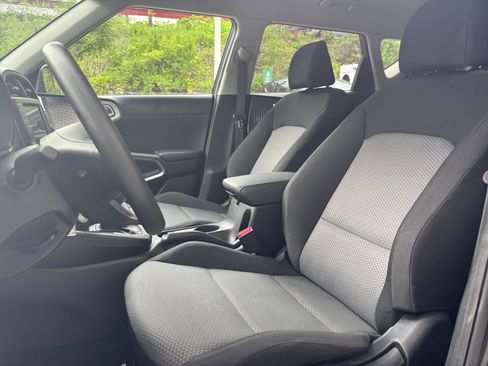 Used 2025 Kia Soul LX w/ LX Technology Package FWD image 34