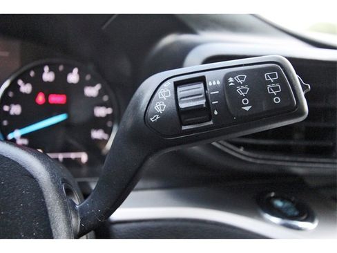 Used 2022 Ford Explorer XLT image 16