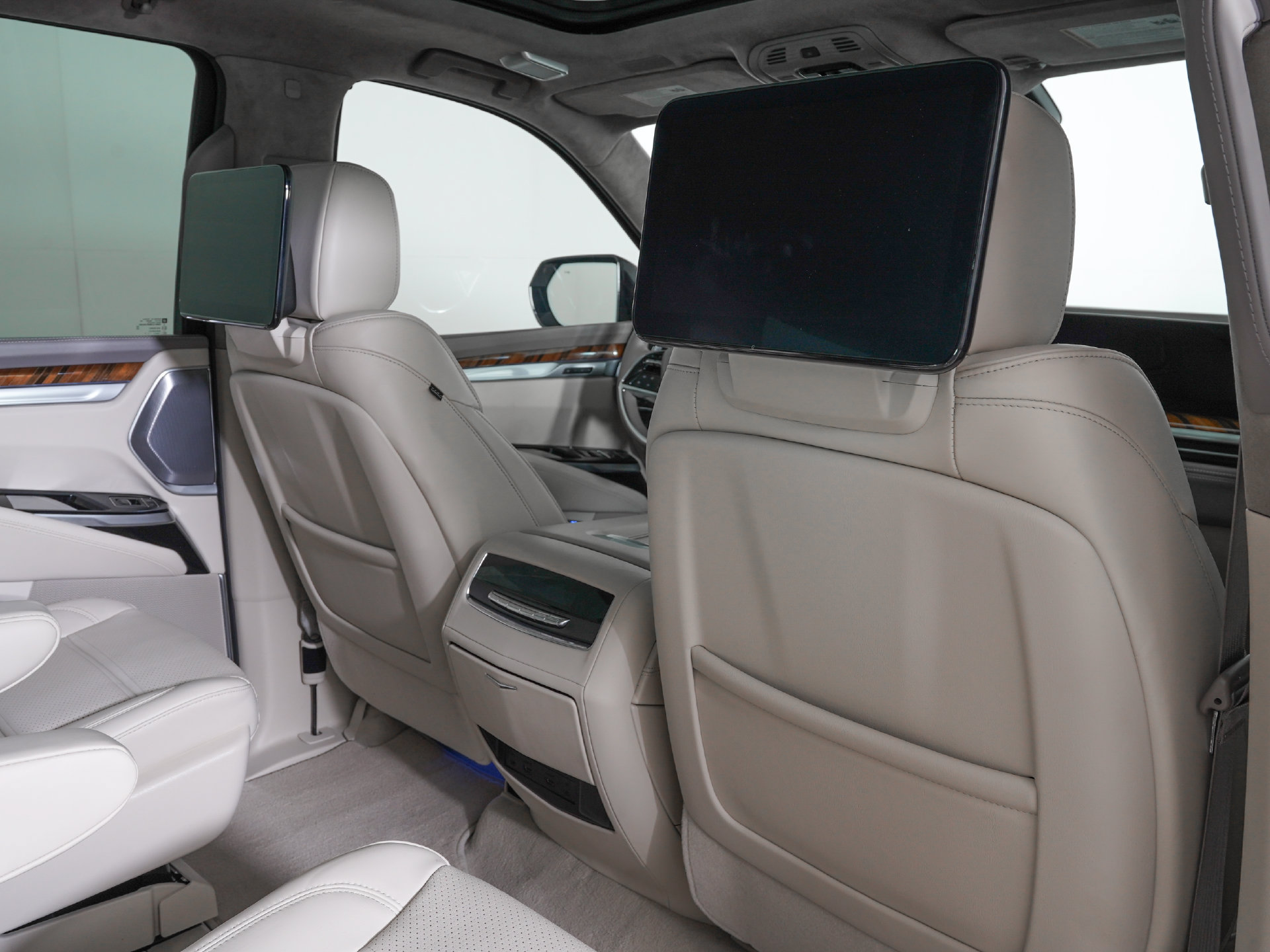 Used 2025 Cadillac Escalade ESV Sport Platinum AWD/4WD image 11