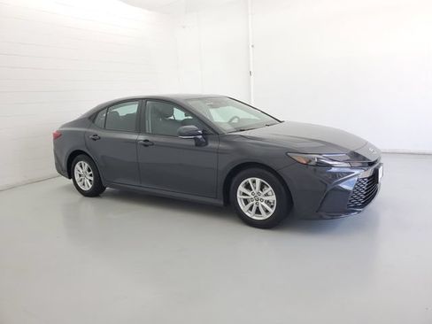 Used 2025 Toyota Camry LE w/ Convenience Package FWD image 4
