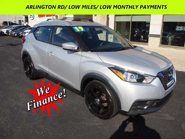 Used 2019 Nissan Kicks SV FWD image 1