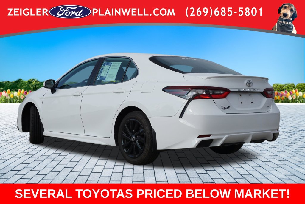 Used 2024 Toyota Camry SE FWD image 3