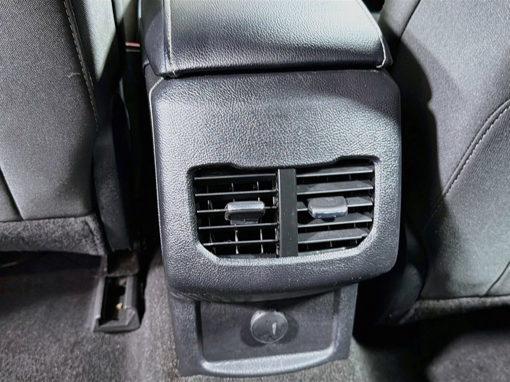 Used 2019 Ford Fusion SE FWD image 25