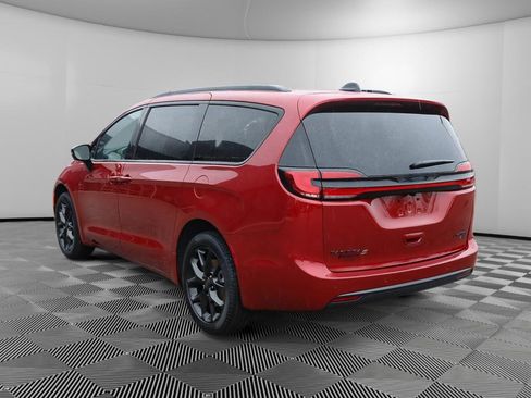 New 2027 Chrysler Pacifica Limited AWD/4WD image 4