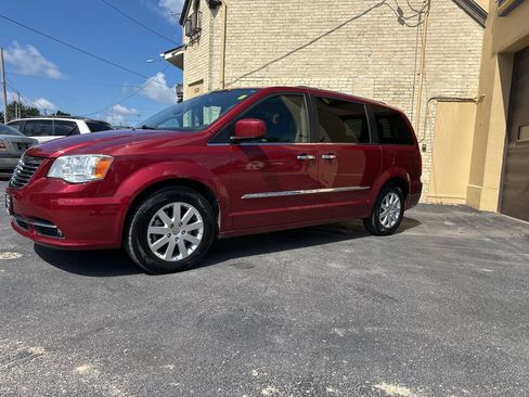 Used 2015 Chrysler Town & Country Touring w/ Driver Convenience Group FWD image 1