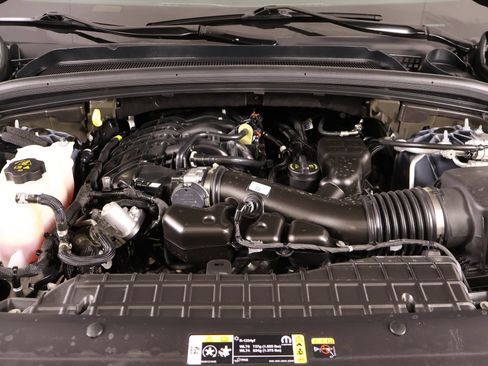 Used 2025 Jeep Grand Cherokee L Altitude AWD/4WD image 21