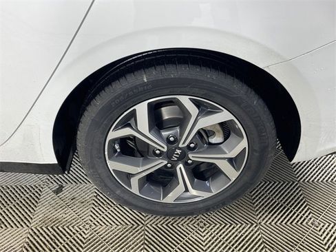 Certified 2019 Kia Forte LXS image 19