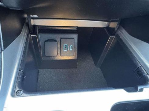 Used 2022 Ford Explorer XLT w/ Equipment Group 202A image 21