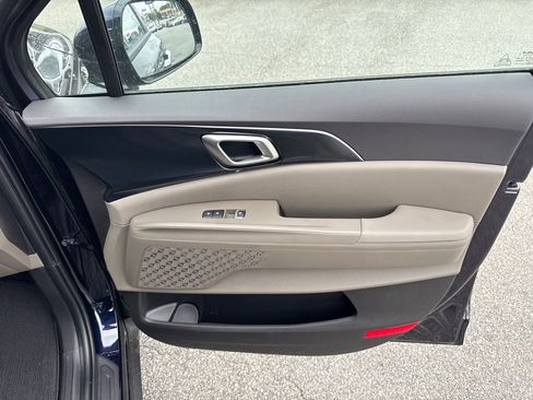 Used 2025 Kia Carnival FWD image 14