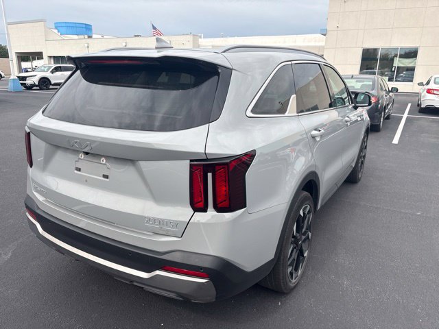 Used 2025 Kia Sorento EX w/ Panoramic Sunroof Package FWD image 9