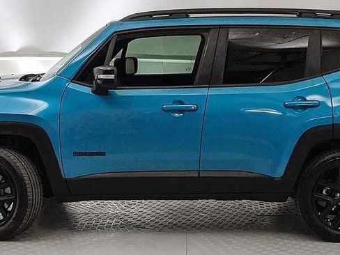 Used 2022 Jeep Renegade Altitude w/ Sun/Sound Group AWD/4WD image 5