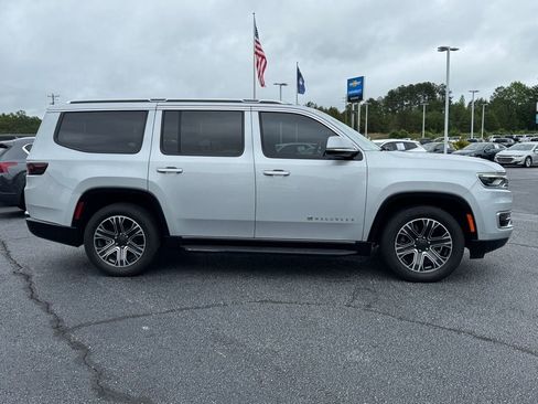 Used 2022 Jeep Wagoneer Series III w/ Rear Seat Video Group 1 image 2