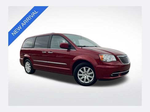 Used 2016 Chrysler Town & Country Touring w/ Driver Convenience Group FWD image 1
