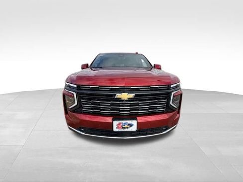 Used 2025 Chevrolet Suburban High Country image 3