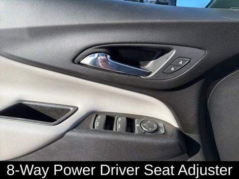 Used 2021 Chevrolet Equinox LS w/ LS Convenience Package image 10