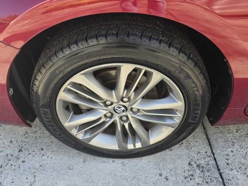 Used 2015 Toyota Camry SE w/ Moonroof Package image 10