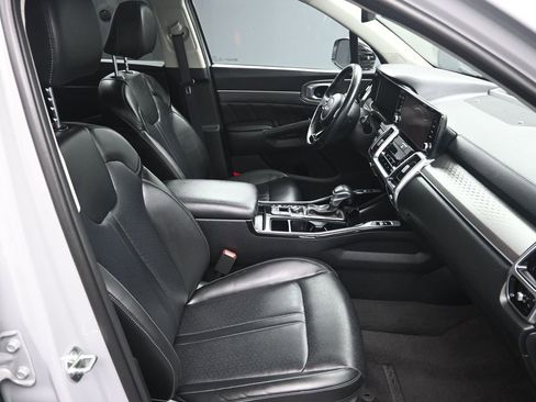 Certified 2023 Kia Sorento SX image 41