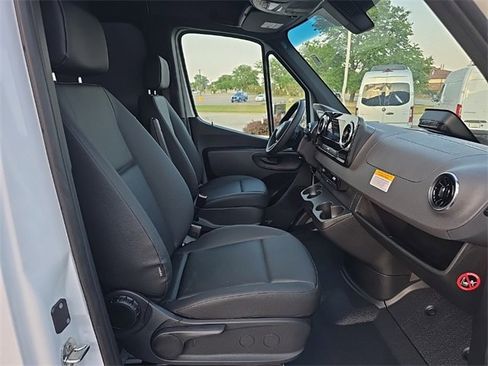 New 2025 Mercedes-Benz Sprinter 2500 image 9