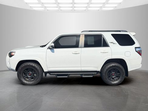 Used 2024 Toyota 4Runner TRD Off-Road Premium w/ Moonroof Package AWD/4WD image 3