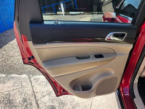 Used 2014 Jeep Grand Cherokee Limited AWD/4WD image 16