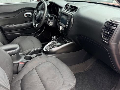 Used 2019 Kia Soul + image 2