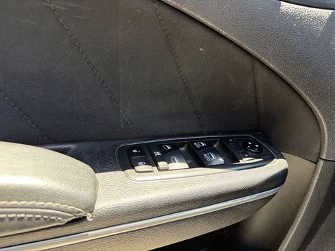 Used 2019 Dodge Charger SXT RWD image 6