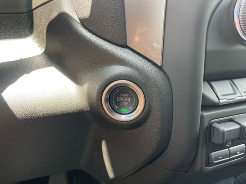 Used 2025 GMC Sierra 2500 Pro w/ Convenience Package image 18